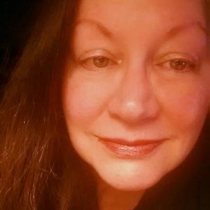 Meet your Posher, Lois